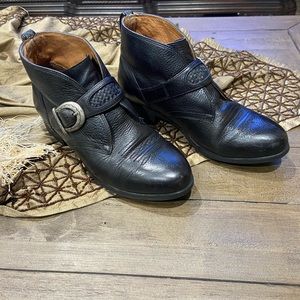 Ariat leather black booties 7.5